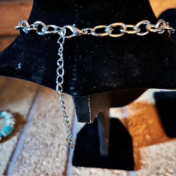Turquoise necklace and stretch bracelet - Picture 5 of 5